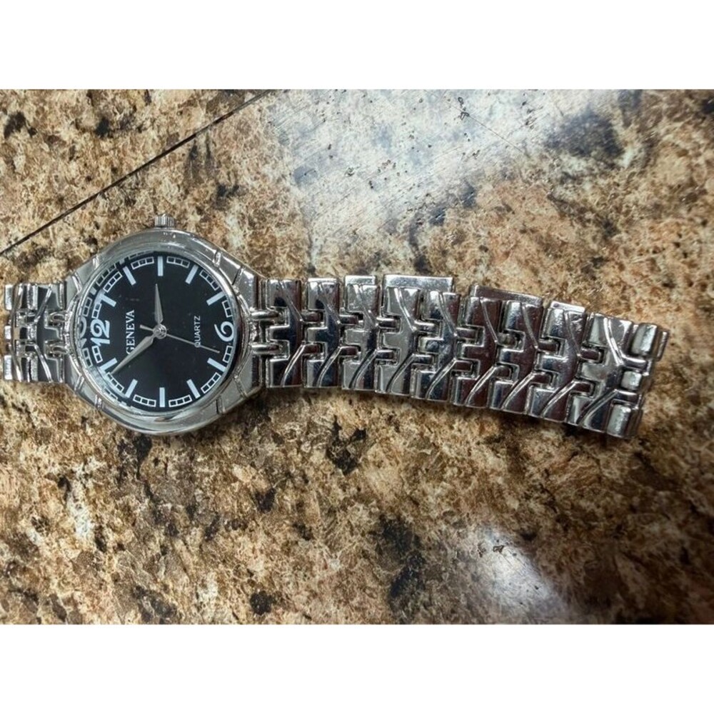 Geneva Quartz Women’s Silver Tone Bracelet Watch Black Dial Fashion Wristwatch